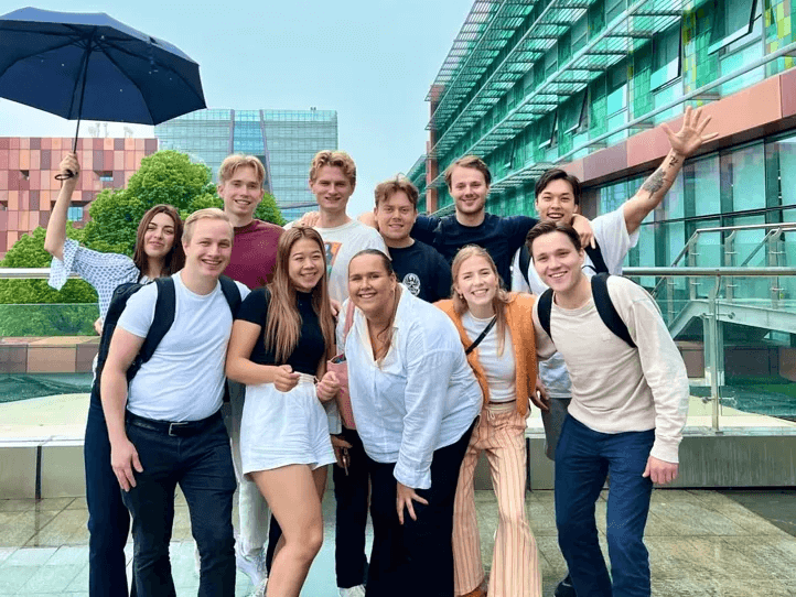 Sindre Gumø (back row, second from left) and other exchange students from BI Norwegian Business School at XJTLU North Campus